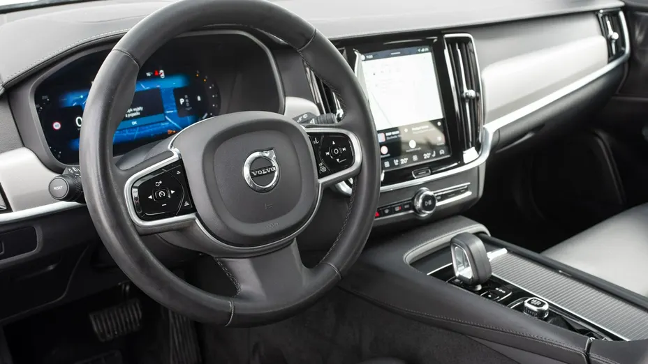 VOLVO V90 -