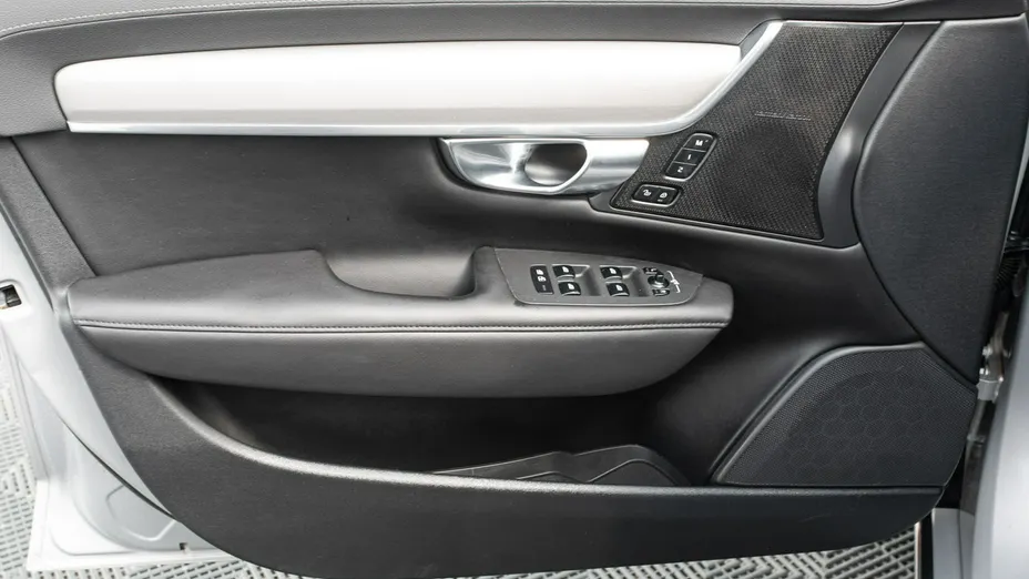VOLVO V90 -