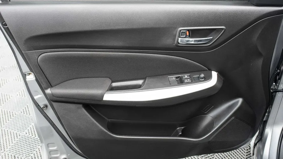 SUZUKI Swift -