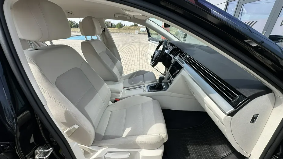 VOLKSWAGEN Passat -