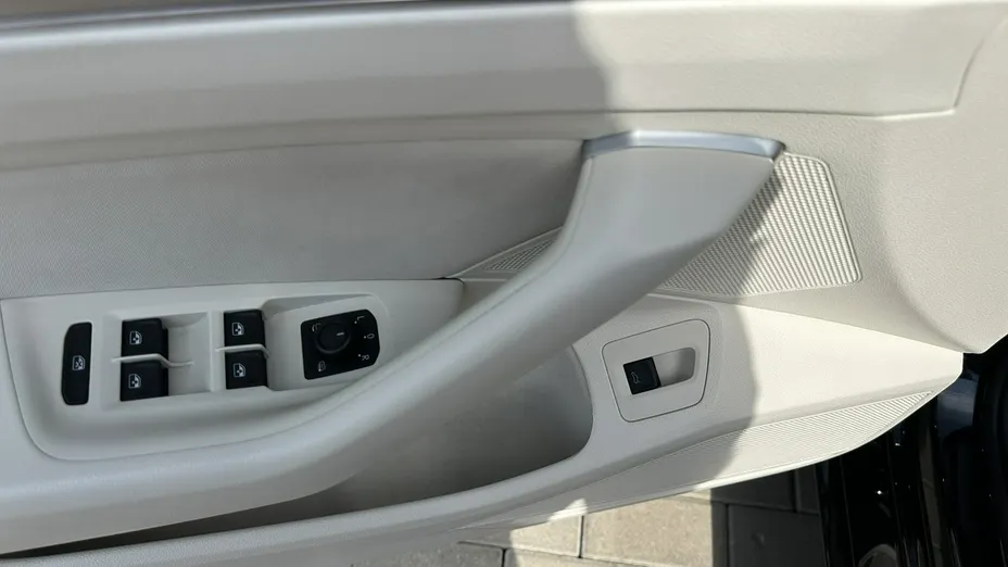 VOLKSWAGEN Passat -