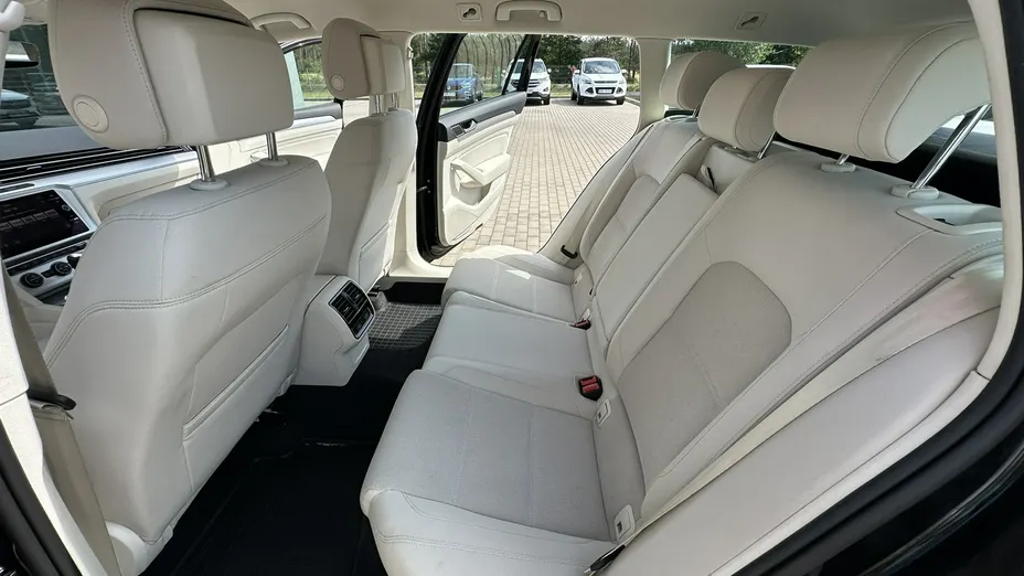 VOLKSWAGEN Passat -