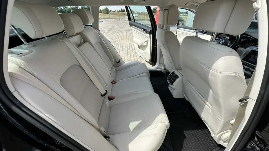 VOLKSWAGEN Passat -