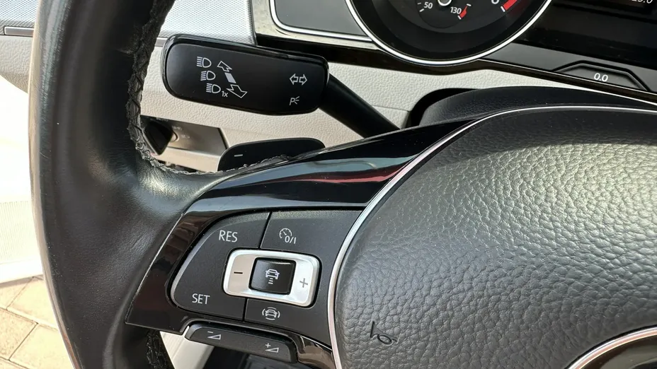 VOLKSWAGEN Passat -