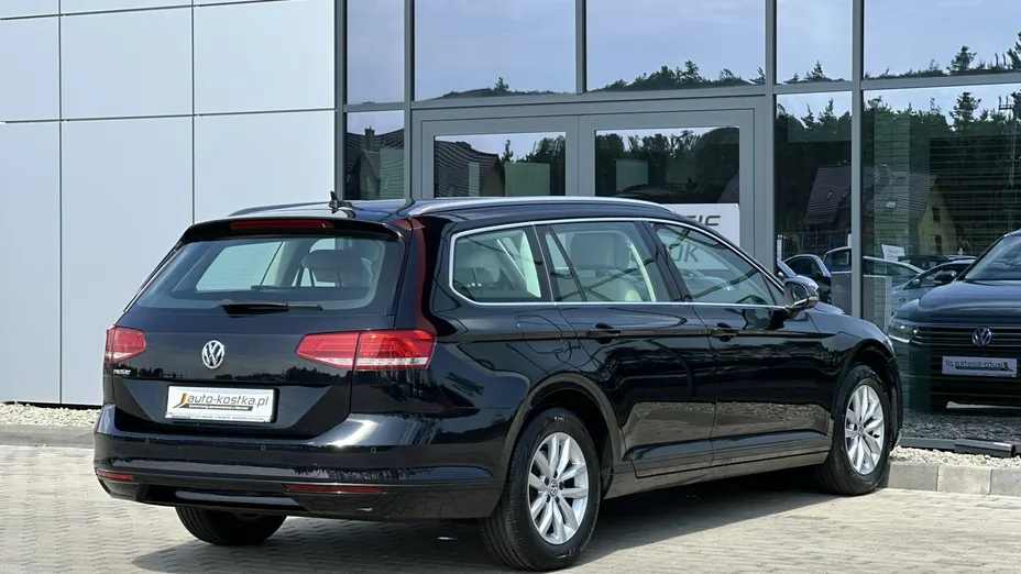 VOLKSWAGEN Passat -