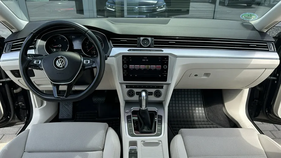 VOLKSWAGEN Passat -