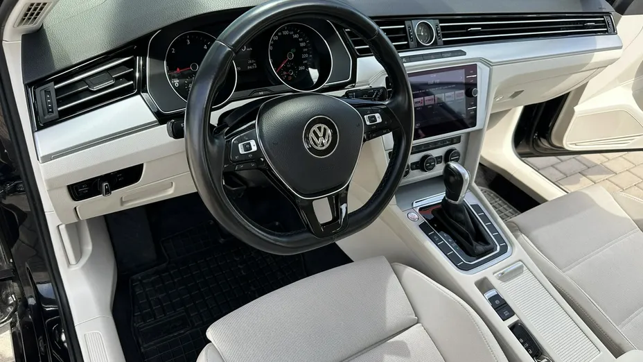VOLKSWAGEN Passat -