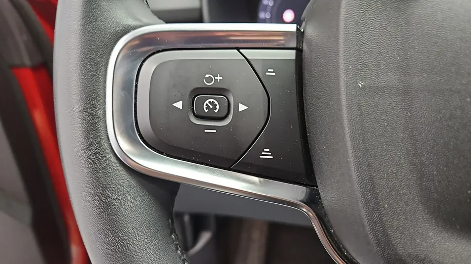 VOLVO XC40 -