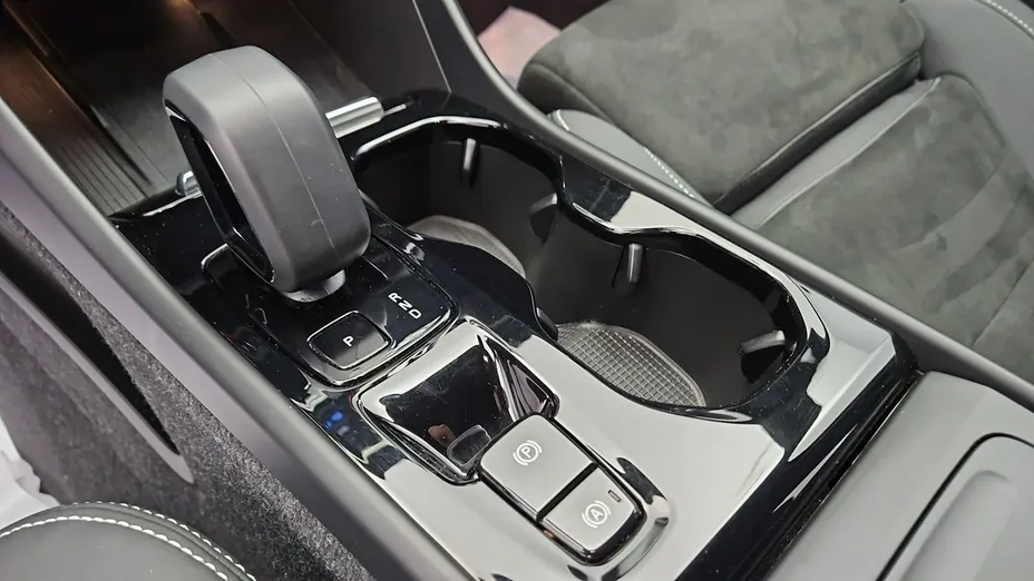 VOLVO XC40 -