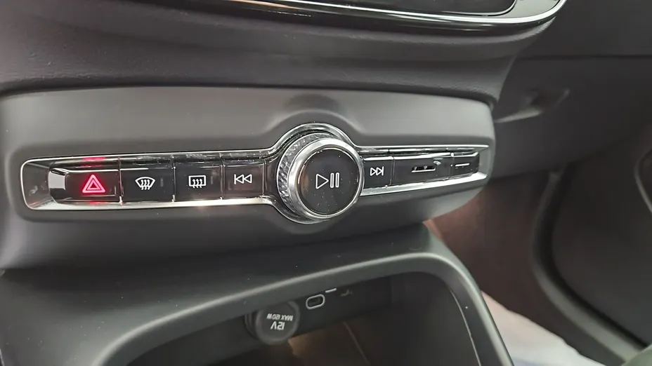 VOLVO XC40 -