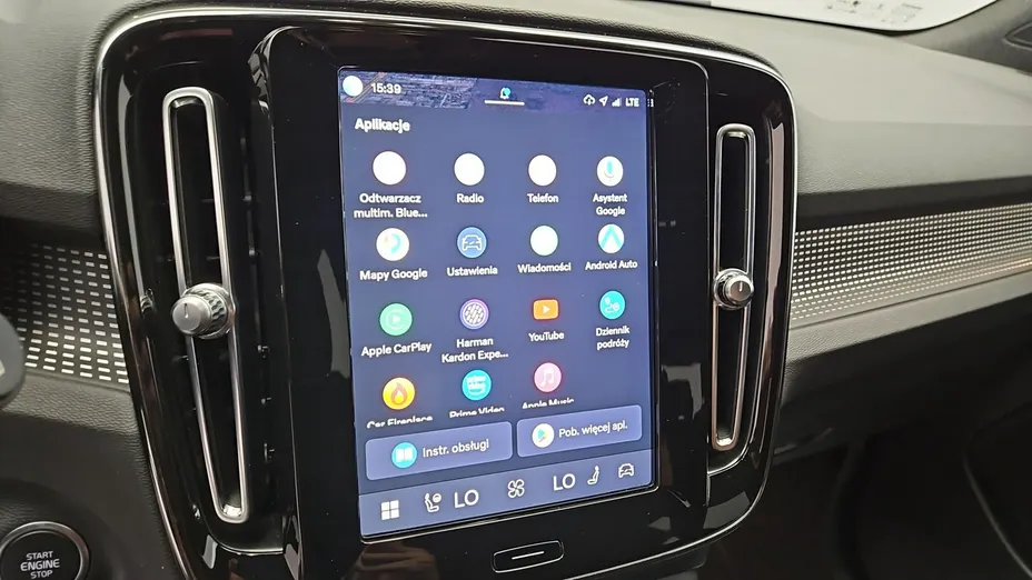 VOLVO XC40 -