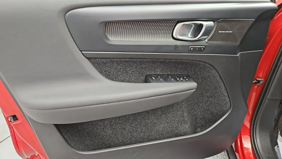 VOLVO XC40 -