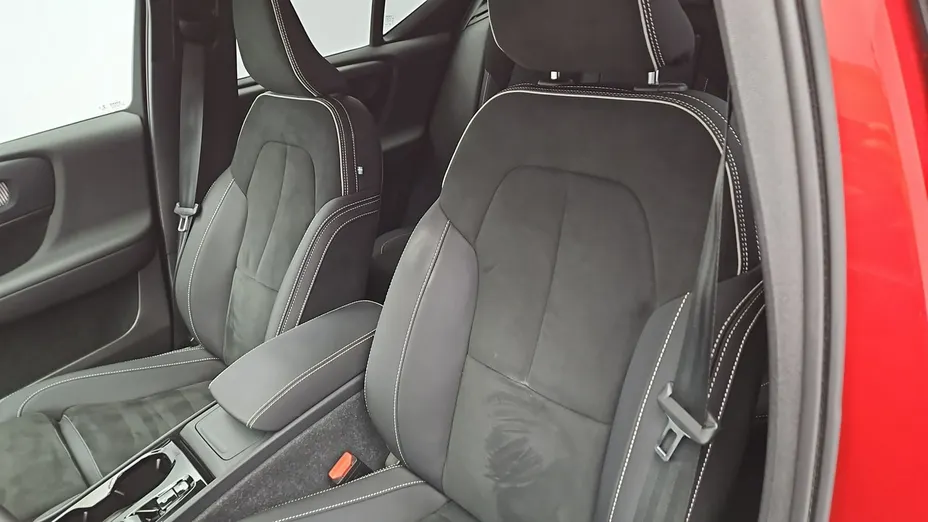 VOLVO XC40 -