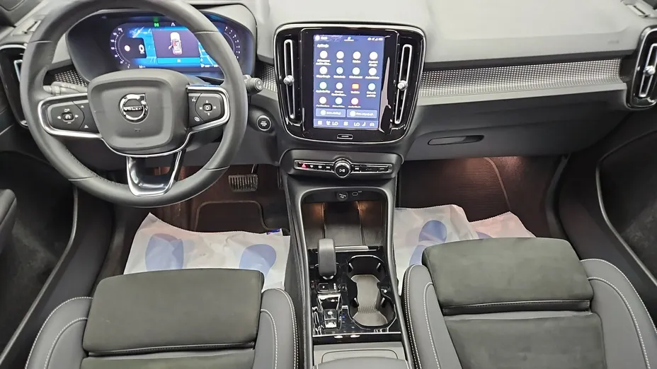 VOLVO XC40 -