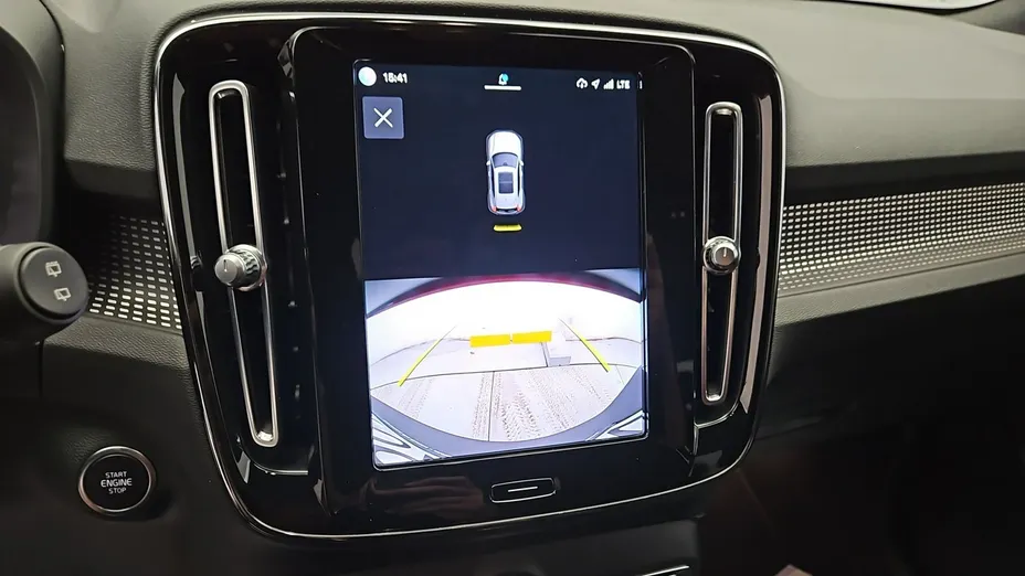 VOLVO XC40 -