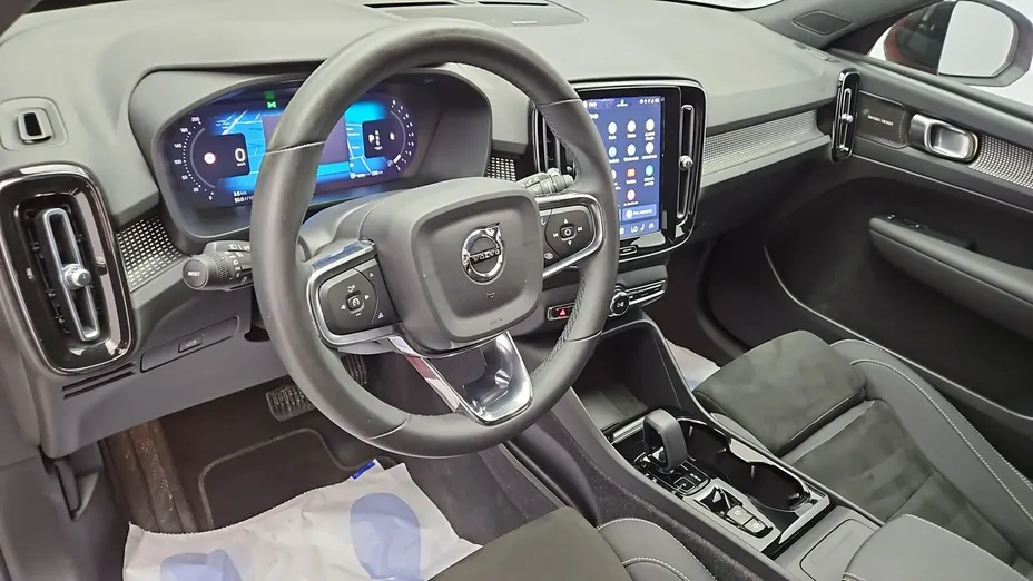 VOLVO XC40 -