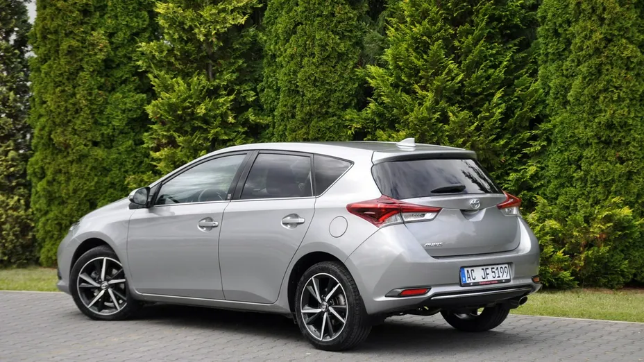 TOYOTA Auris -