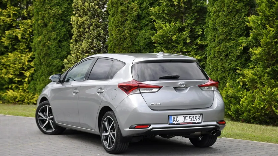 TOYOTA Auris -