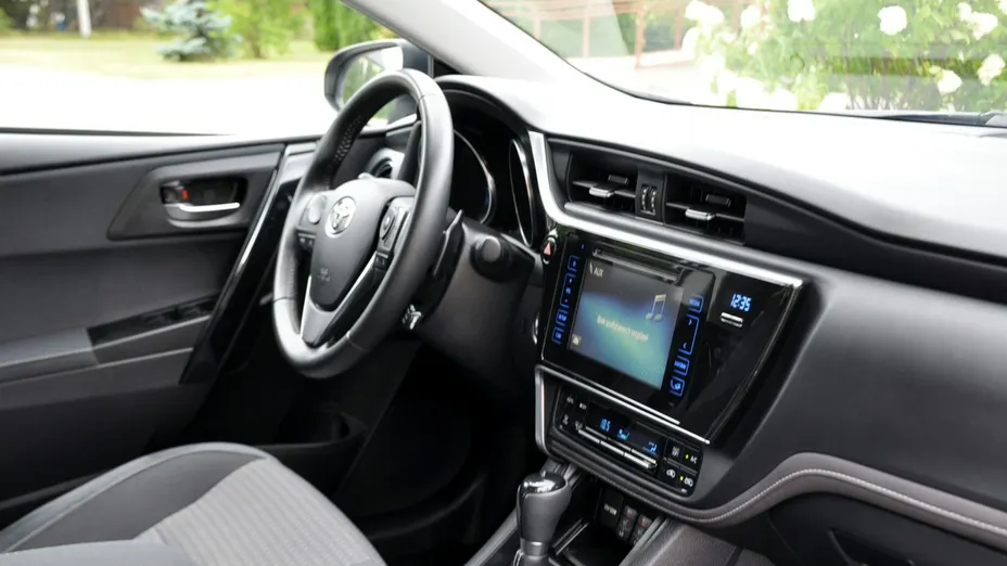TOYOTA Auris -