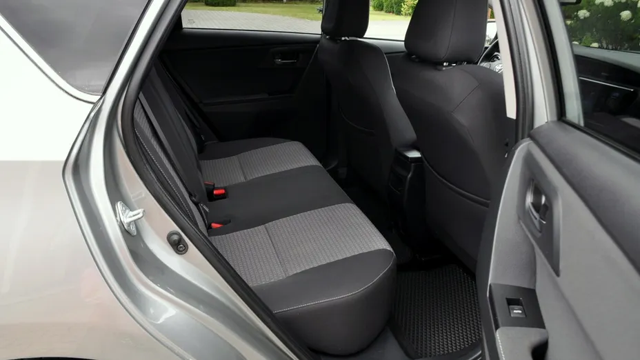 TOYOTA Auris -