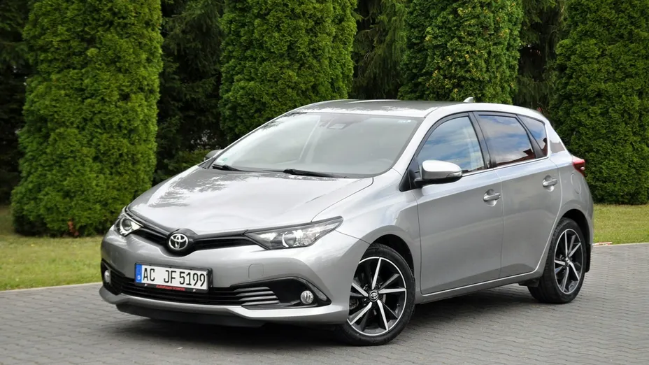 TOYOTA Auris -