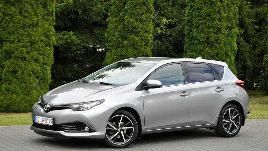 TOYOTA Auris -