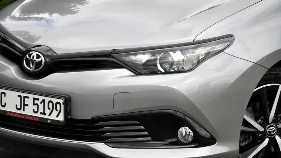 TOYOTA Auris -