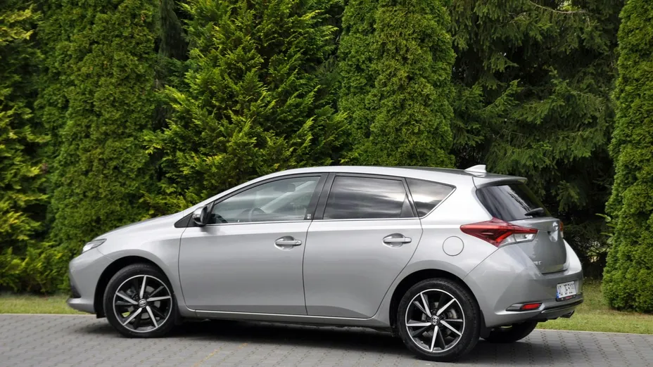TOYOTA Auris -