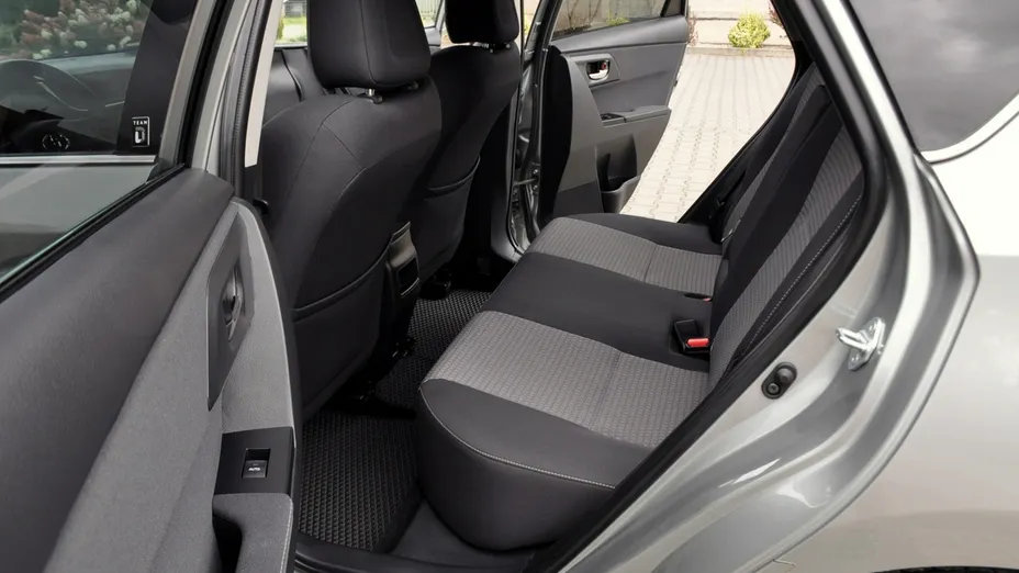 TOYOTA Auris -