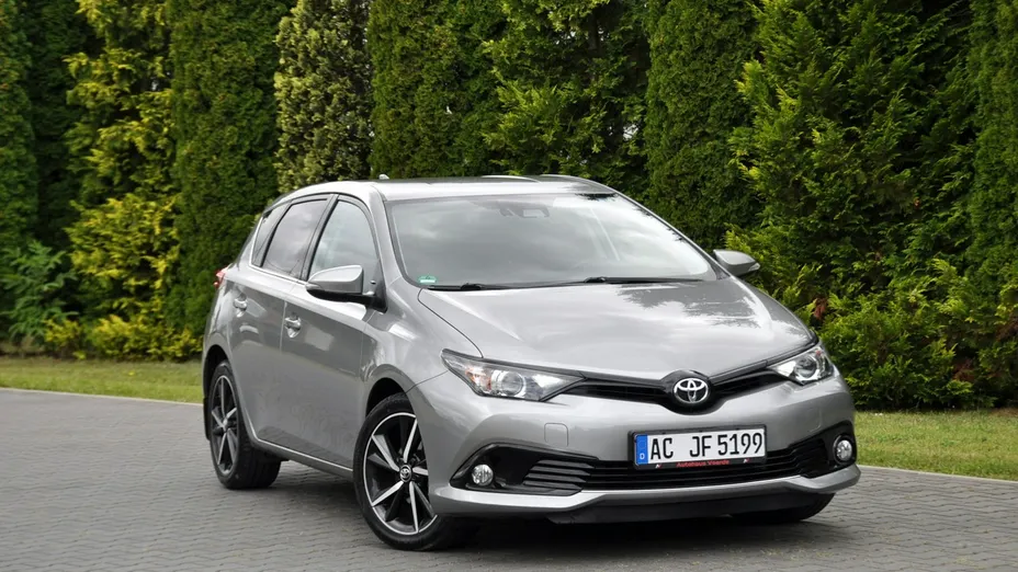 TOYOTA Auris -