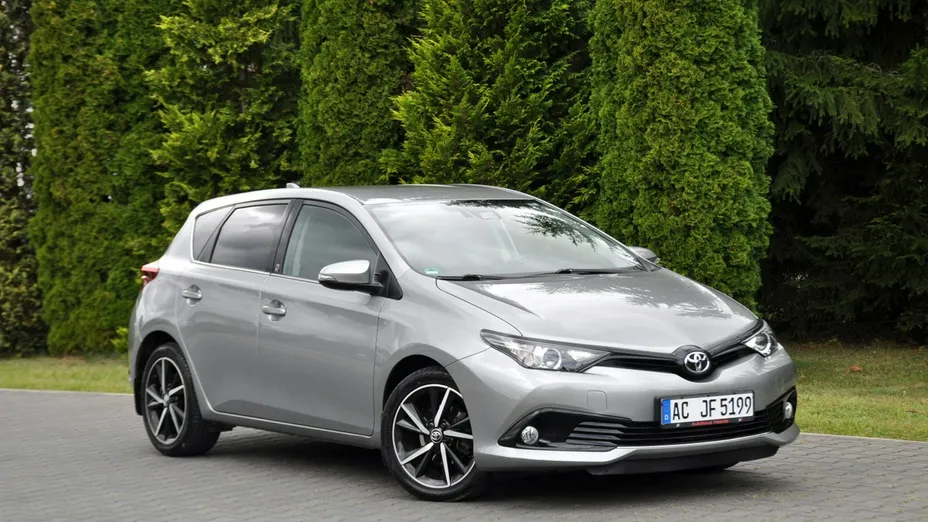 TOYOTA Auris -
