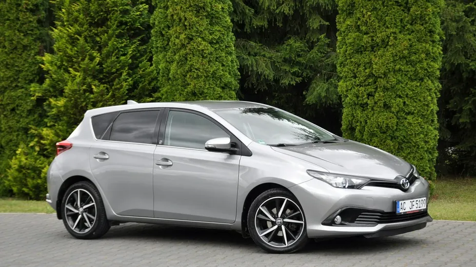 TOYOTA Auris -