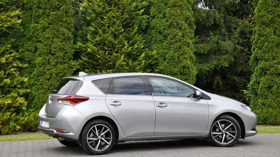 TOYOTA Auris -