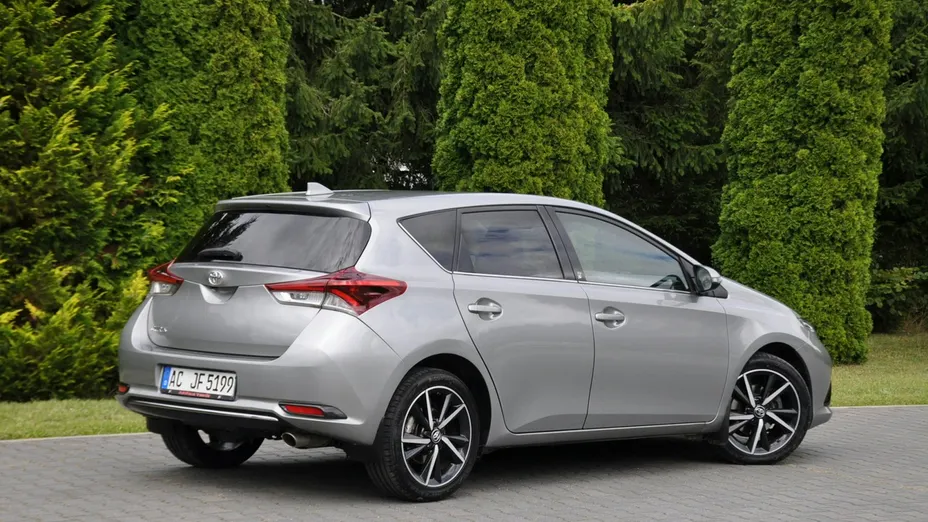 TOYOTA Auris -