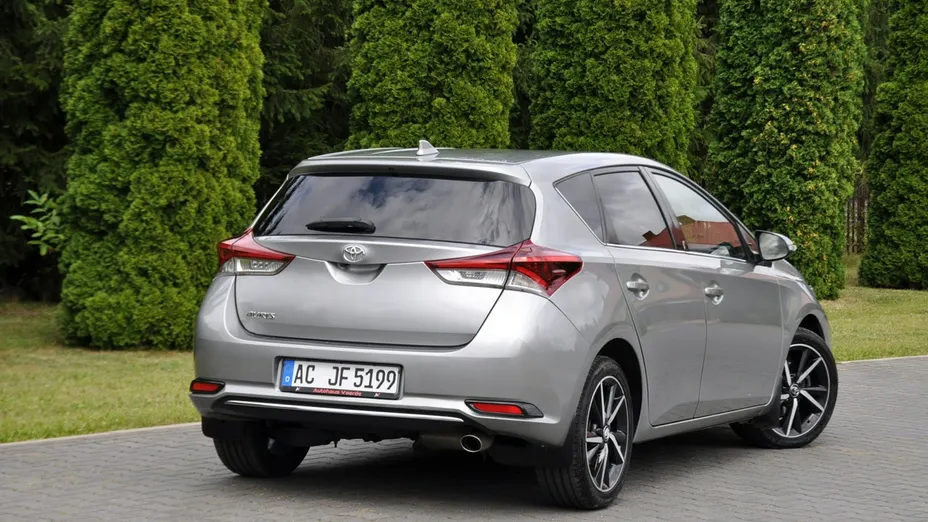 TOYOTA Auris -