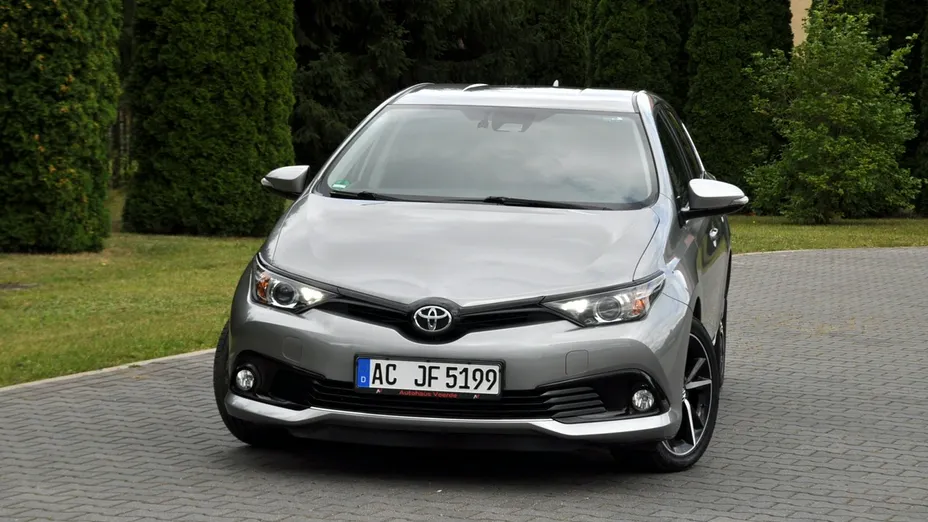TOYOTA Auris -