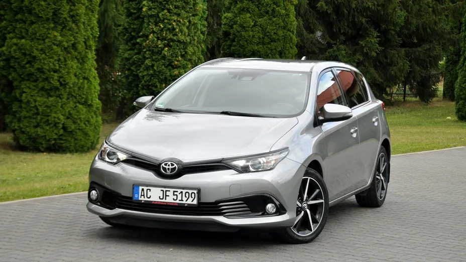 TOYOTA Auris -
