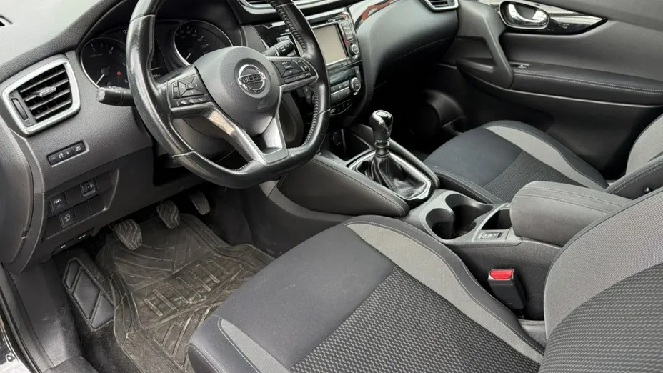 NISSAN Qashqai -