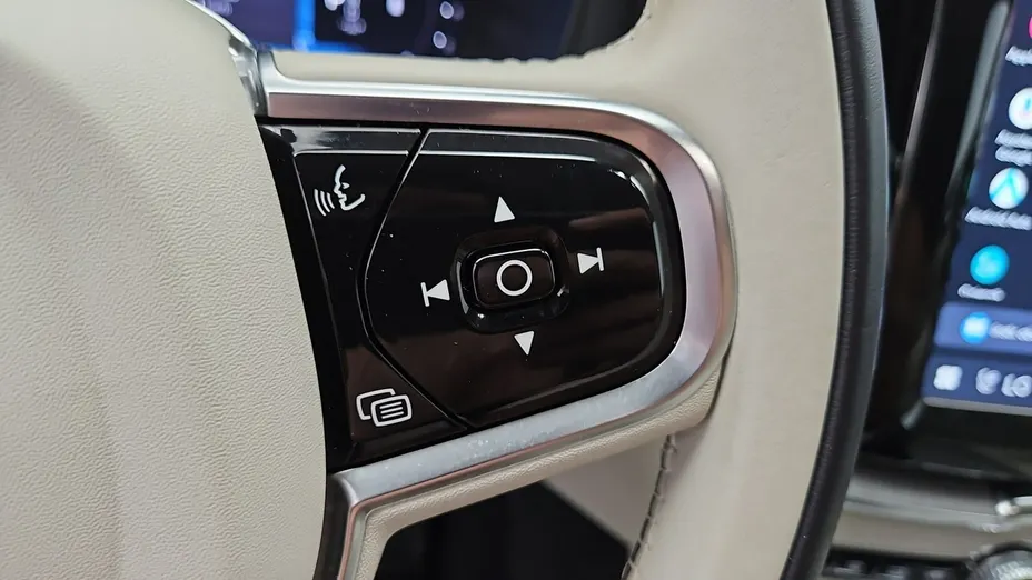 VOLVO XC60 -