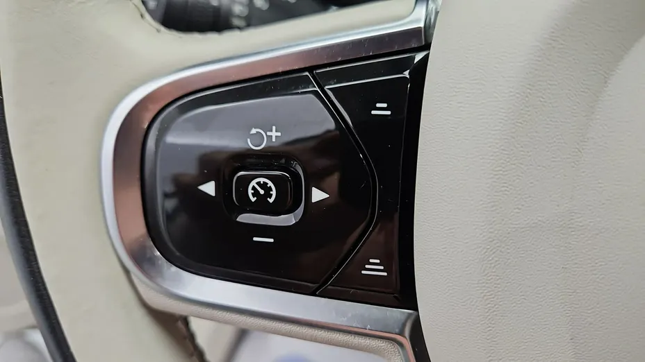 VOLVO XC60 -
