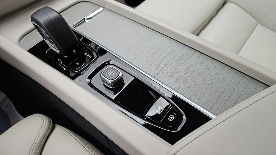 VOLVO XC60 -