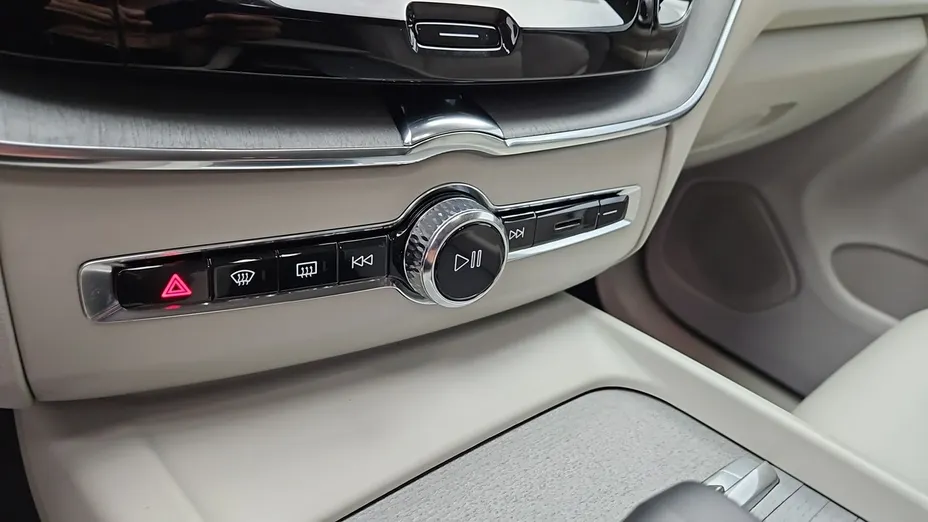 VOLVO XC60 -