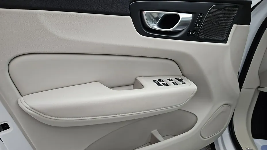 VOLVO XC60 -
