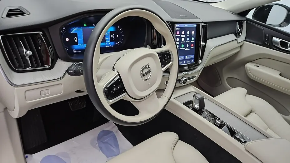 VOLVO XC60 -