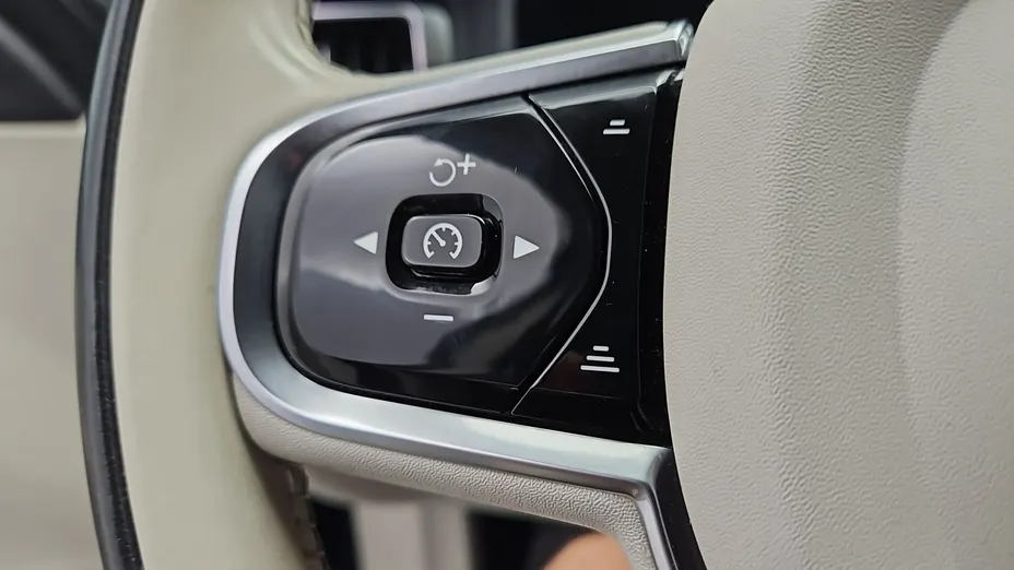 VOLVO XC60 -
