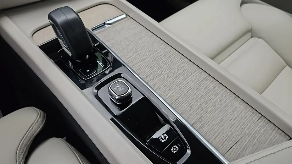 VOLVO XC60 -