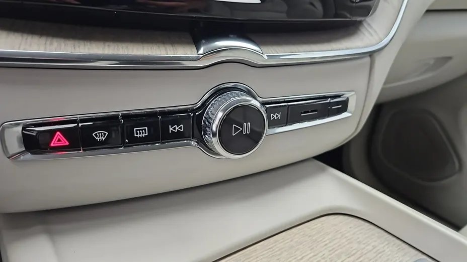 VOLVO XC60 -