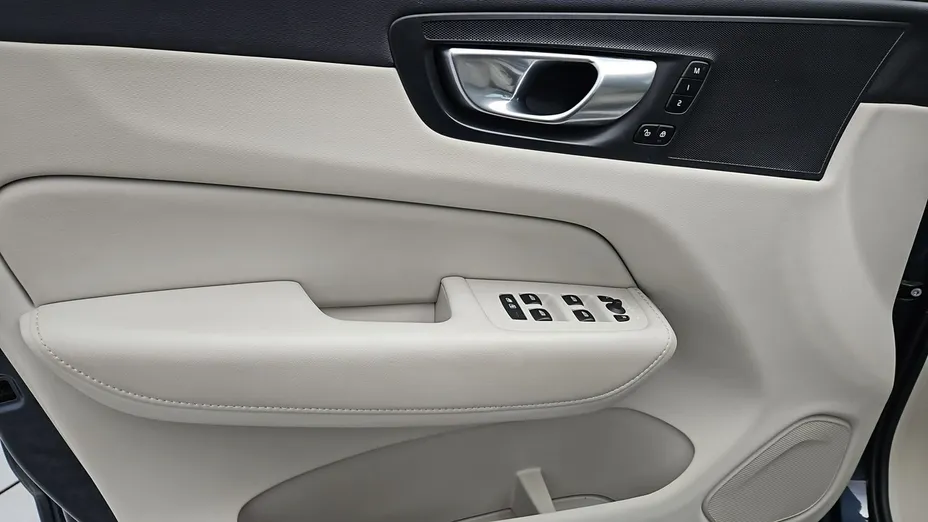 VOLVO XC60 -