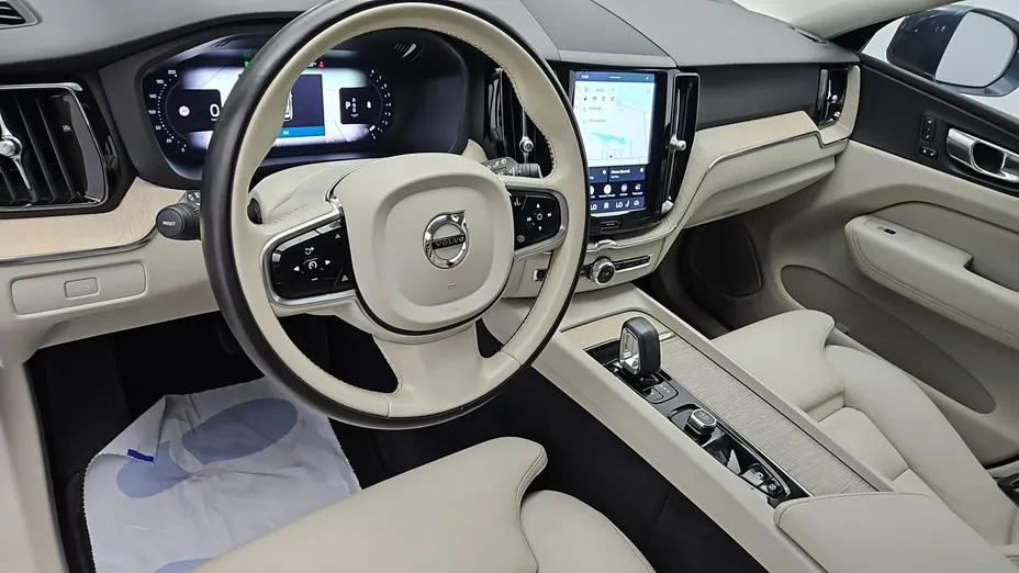 VOLVO XC60 -