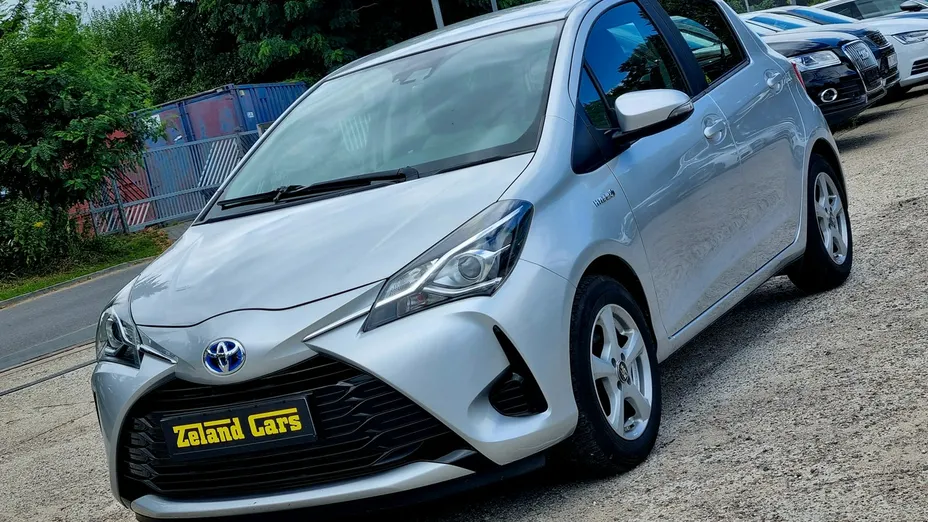 TOYOTA Yaris -